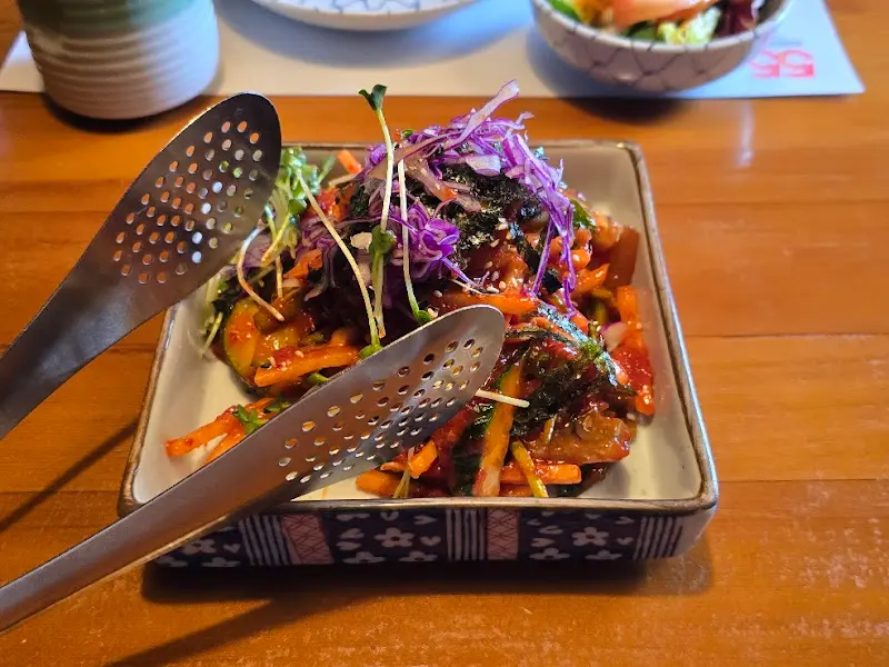 싱싱한 채소가 듬뿍 들어간 복어회무침