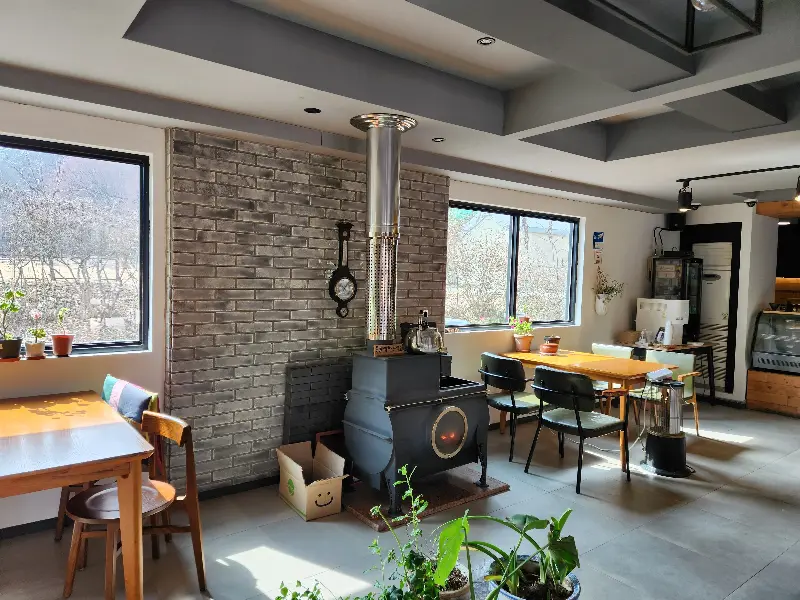 아늑한 카페 공간