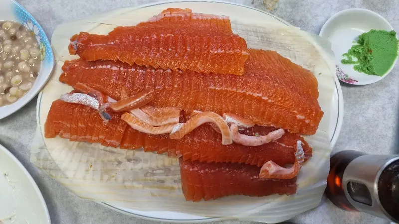 싱싱한 송어회 한 상차림