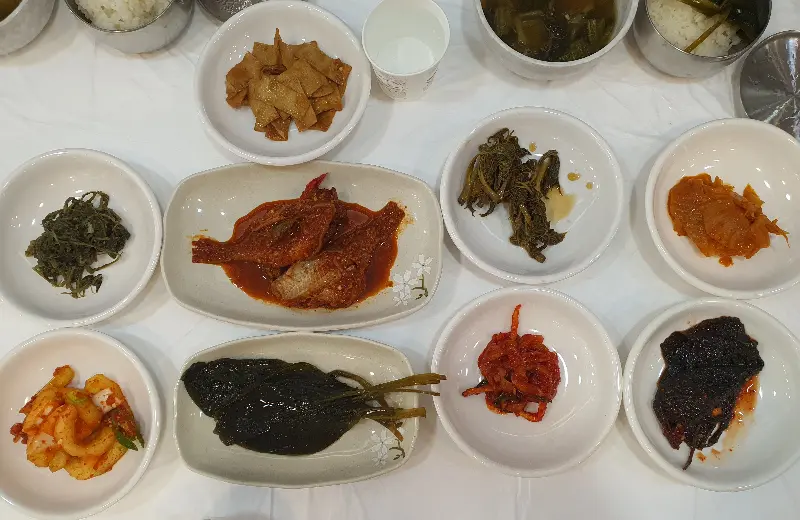 맛깔스러운 반찬들