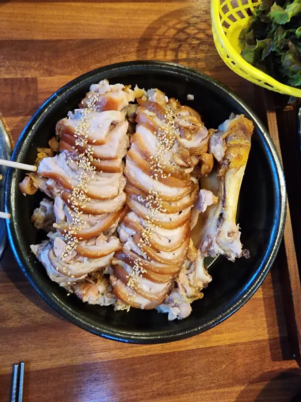 윤기가 흐르는 족발