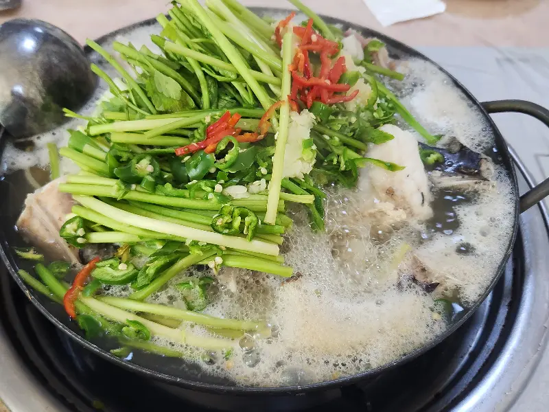 보글보글 끓는 뽈탕