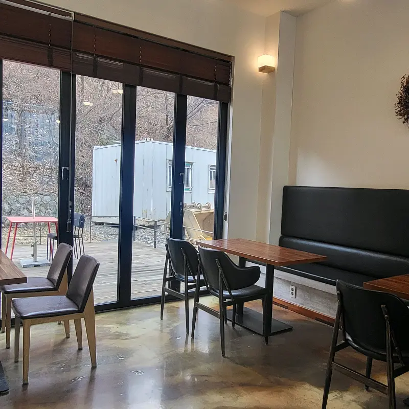 카페 내부 좌석