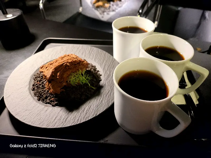 초콜릿 살라미와 커피