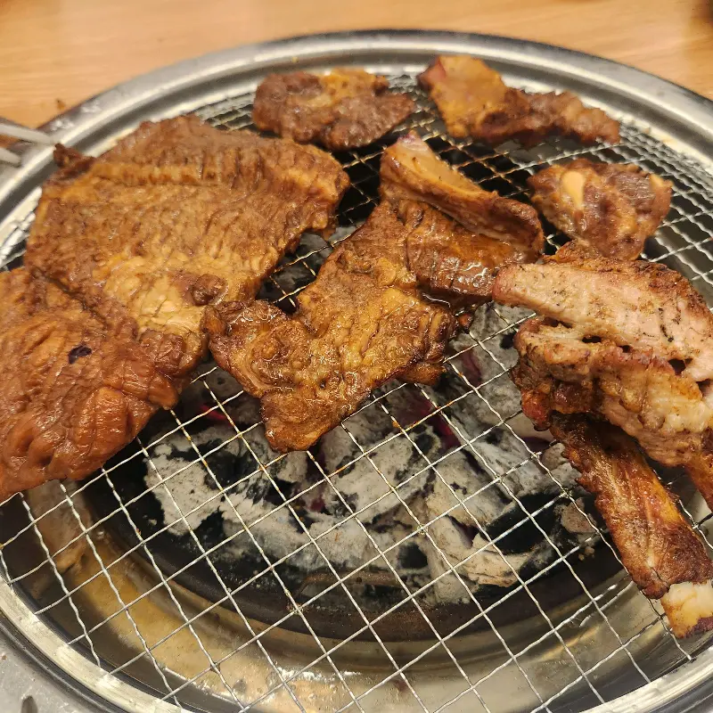 맛있게 구워진 양념갈비