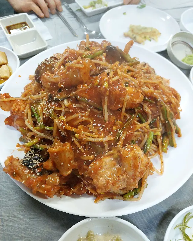 푸짐한 아구찜 한 상차림