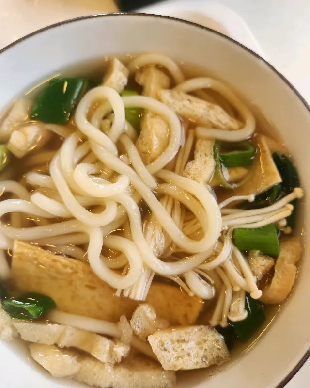 따끈한 국물이 일품인 메뉴