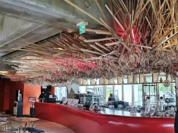 붉은 달빛 아래 영월 맛집, 카페 달에서 마시는 예술 한 모금