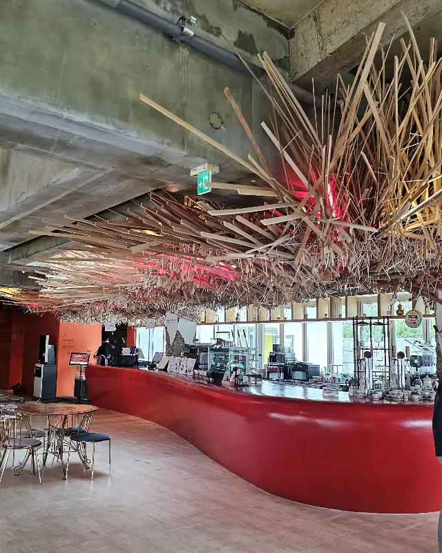 카페 내부 전경