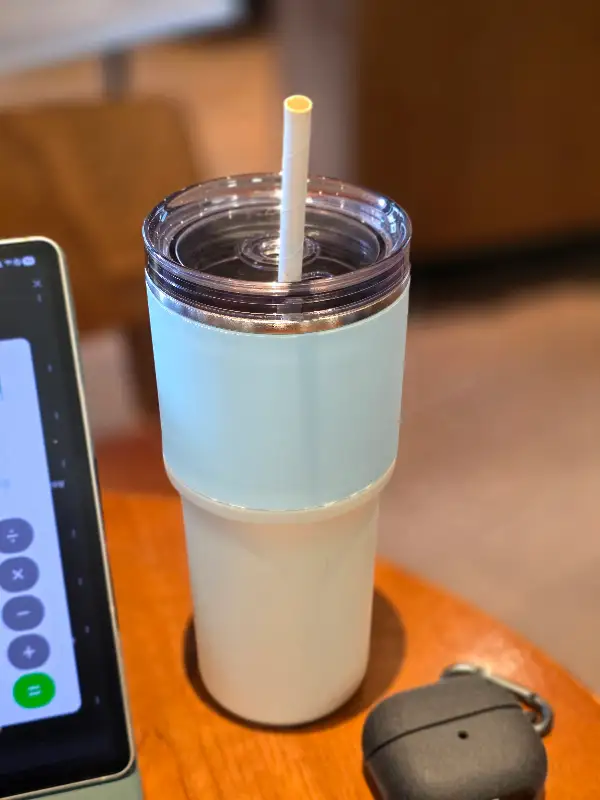 깔끔하게 비워진 텀블러