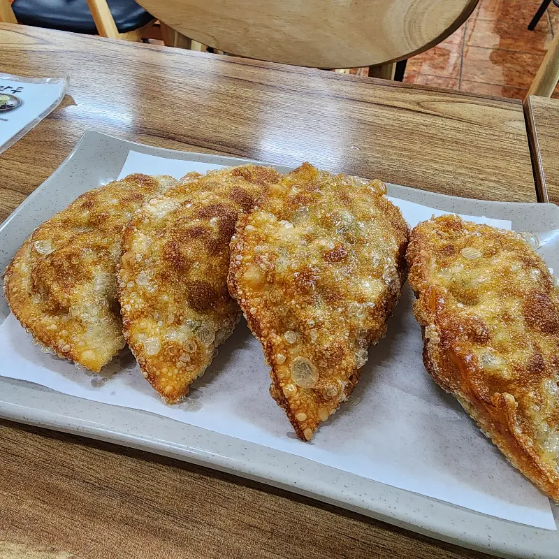 깔끔하게 담겨 나온 막국수