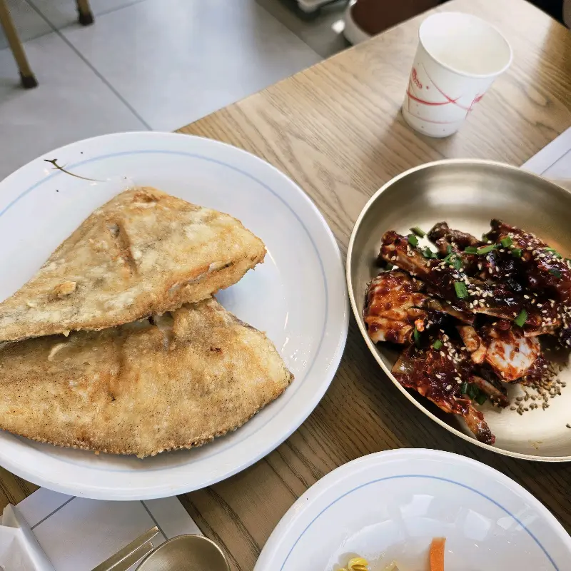 노릇하게 구워진 가자미구이