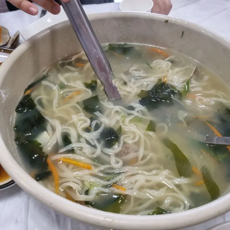 푸짐한 해물 칼국수