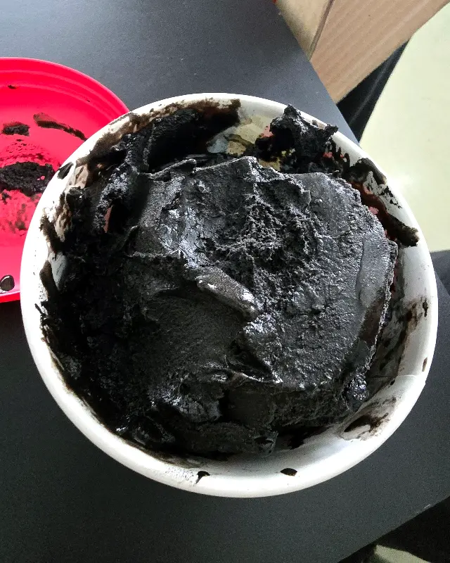 검은색 아이스크림