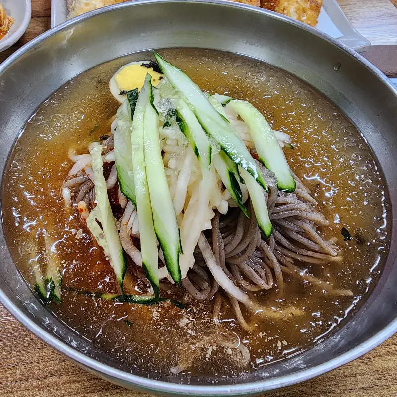 시원한 물막국수의 모습