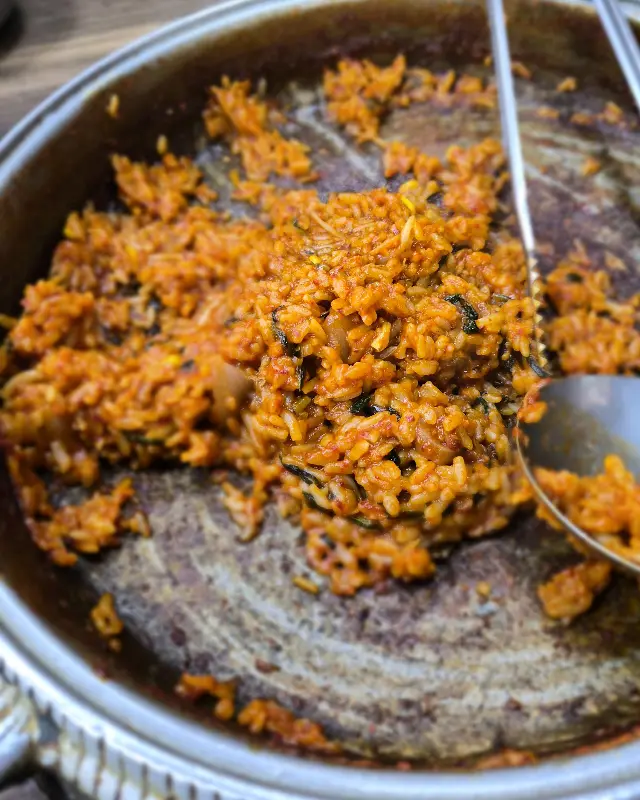 짜글이를 다 먹고 볶음밥을 만든 모습