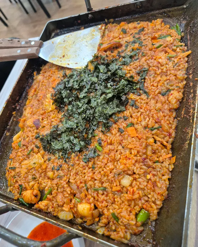 김가루가 듬뿍 뿌려진 볶음밥