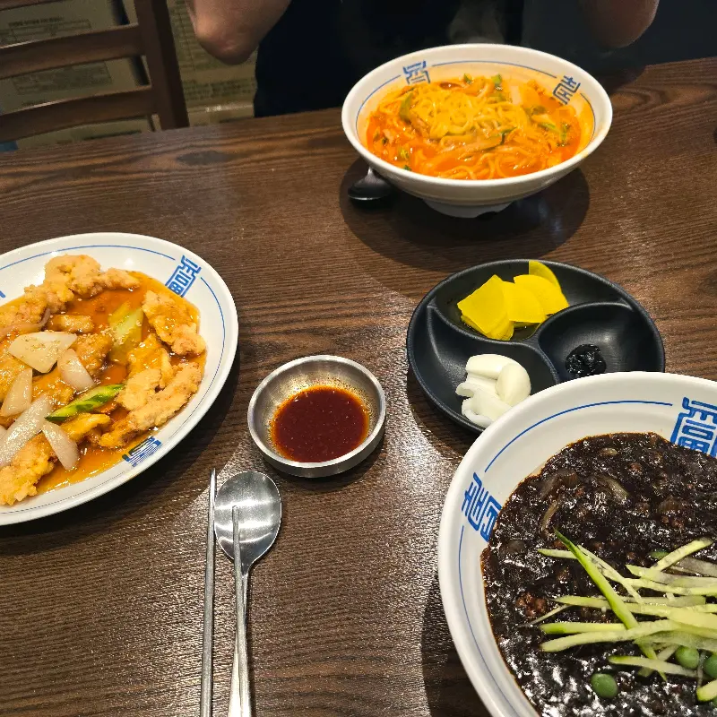 향연 전체 테이블 샷