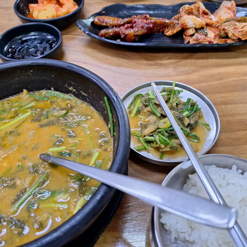 추어탕과 밑반찬