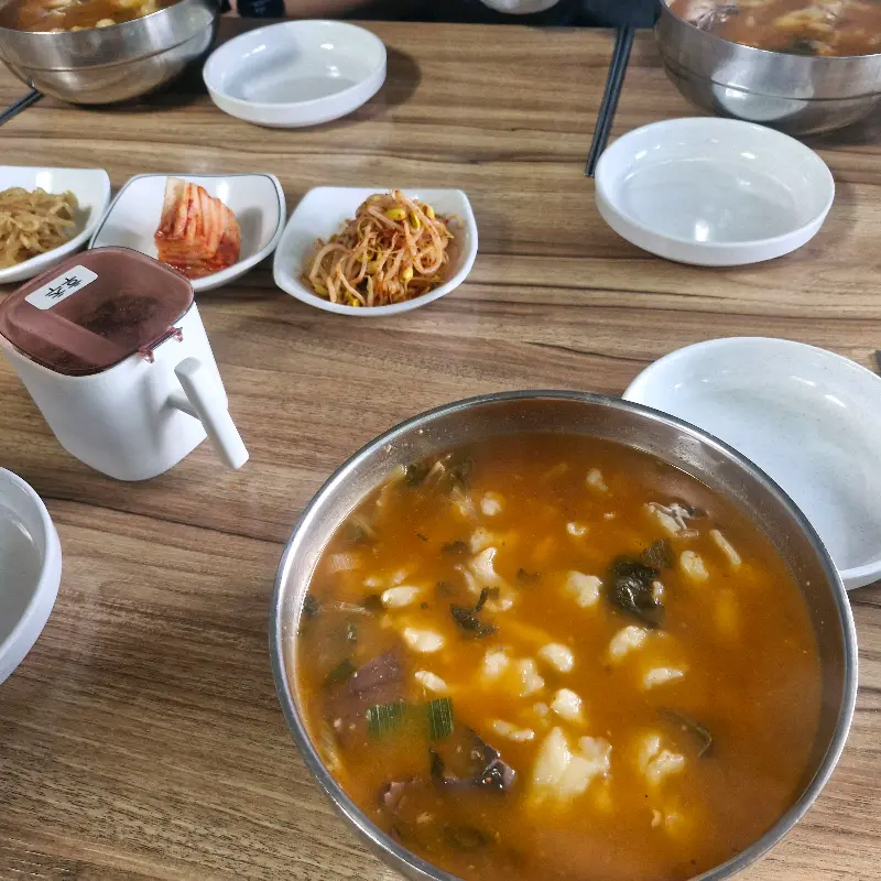 해제비와 밑반찬 한 상 차림