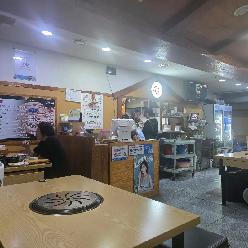 꿀돈생포갈비 구서점 내부