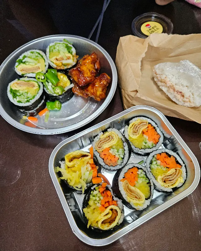 오토김밥과 닭강정, 그리고 오니기리의 환상적인 조합