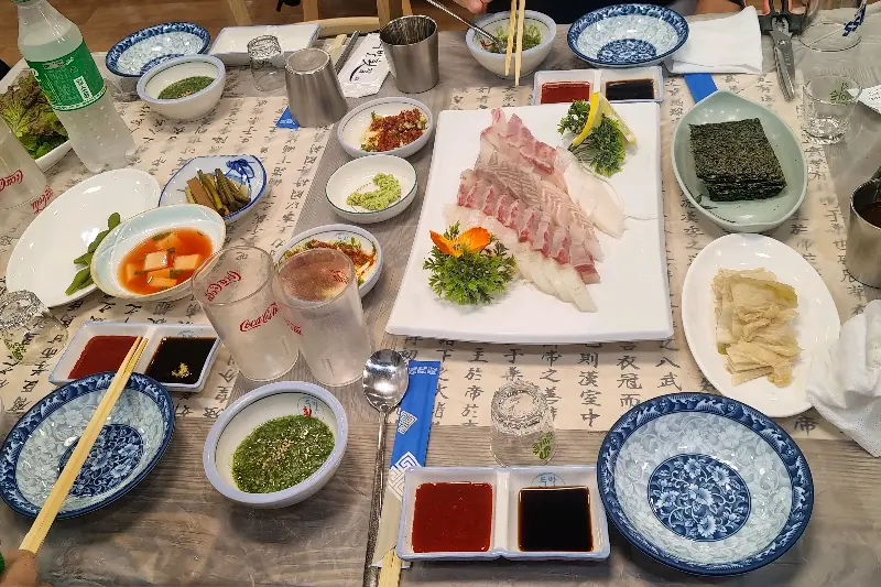 두발횟집 전체 상차림