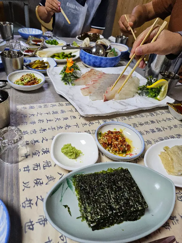 두발횟집 한상차림