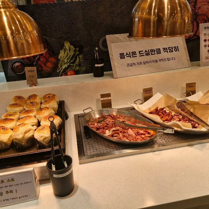 다양한 초밥과 튀김