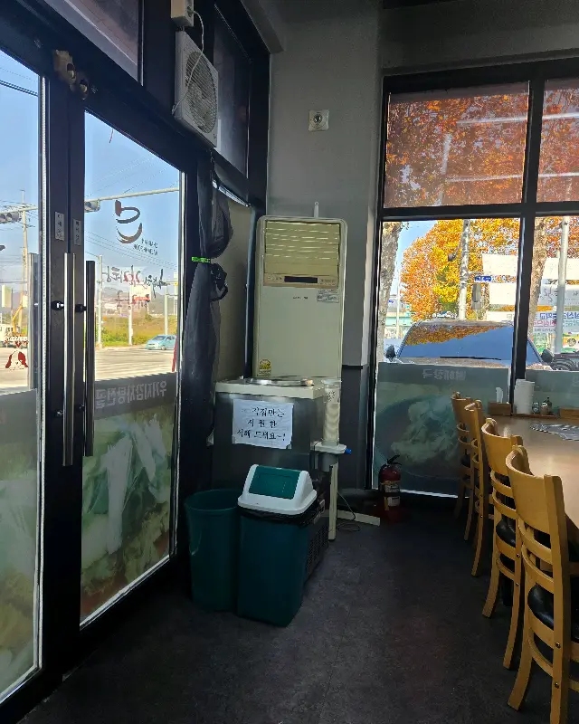 깔끔한 식당 입구