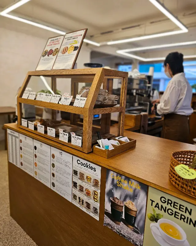 다양한 쿠키와 디저트