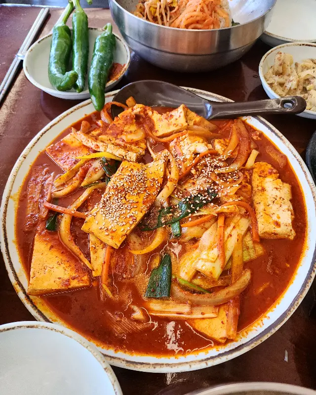 매콤달콤한 두부두루치기