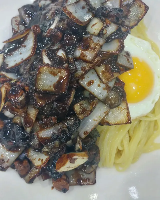 짜장 소스와 면의 조화