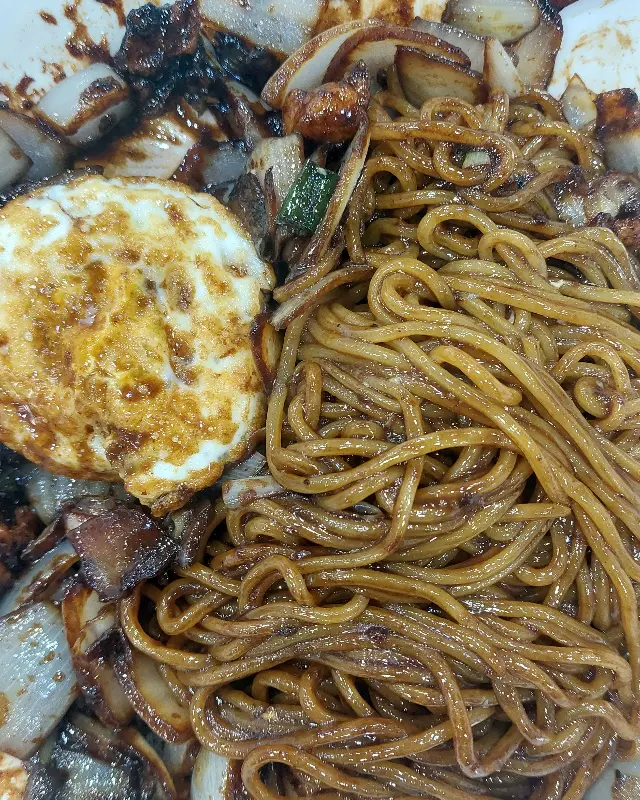 짜장면과 계란 후라이의 환상적인 만남