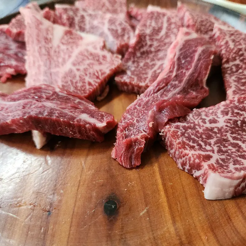 마블링이 살아있는 신선한 소고기