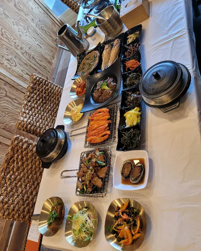 상다리 휘어지게 차려진 약선정식 한 상 차림