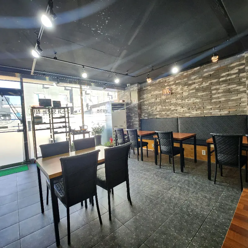 깔끔하고 쾌적한 매장 내부