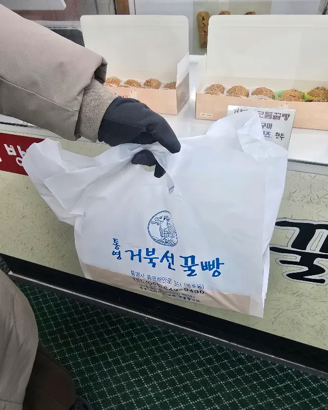 다양한 종류의 꿀빵 모형