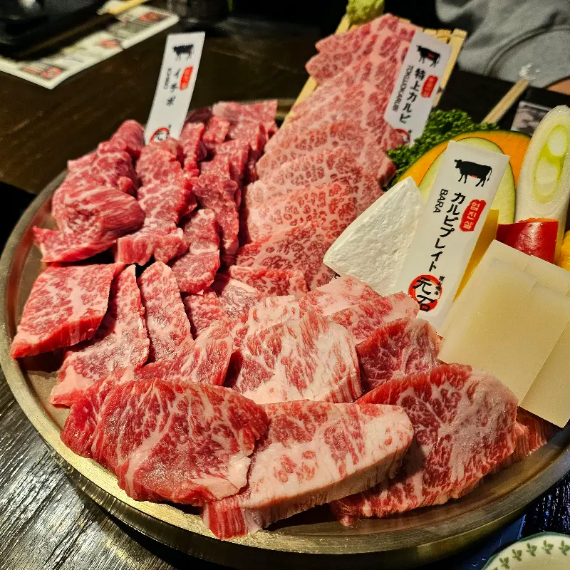 다양한 부위의 고기 모듬