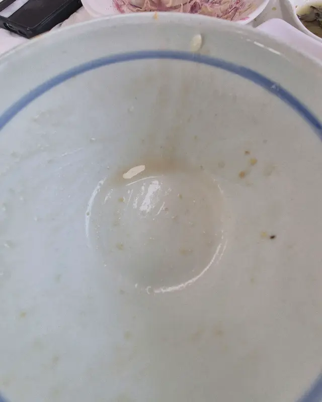 깔끔하게 비워진 식기, 맛있는 식사를 증명한다.