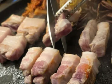 골목 숨은 용산 맛집, 용돈집에서 맛보는 푸짐한 오겹살 한 상!