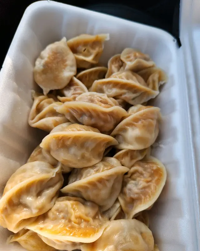 한입에 쏙 들어가는 크기의 만두