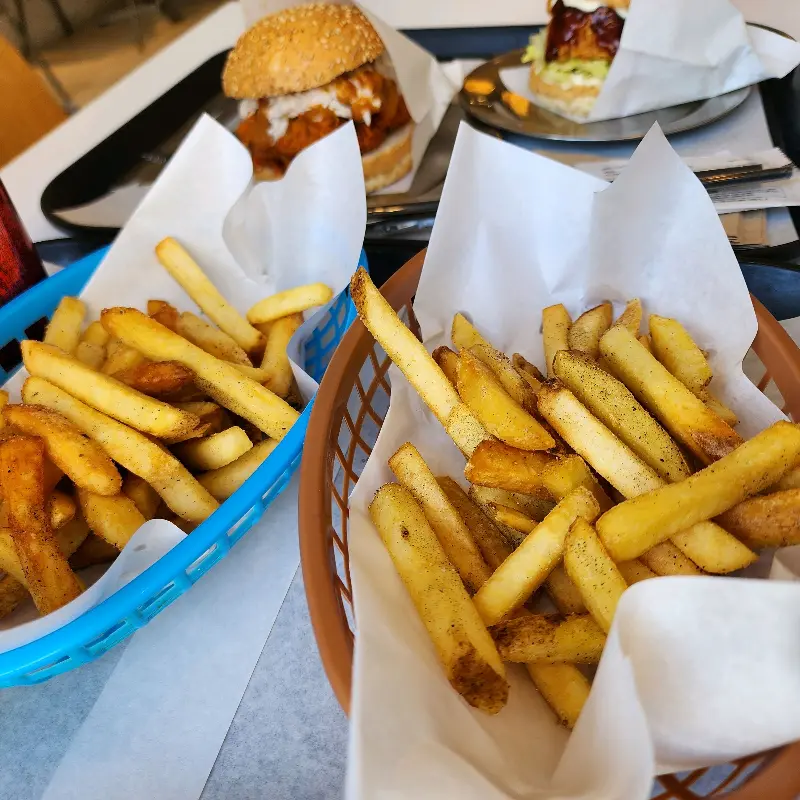 바삭하게 튀겨진 감자튀김