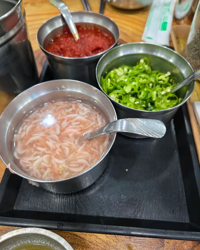 김이 모락모락 나는 순대국밥