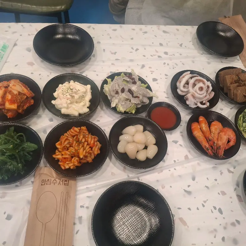 정갈하게 차려진 밑반찬