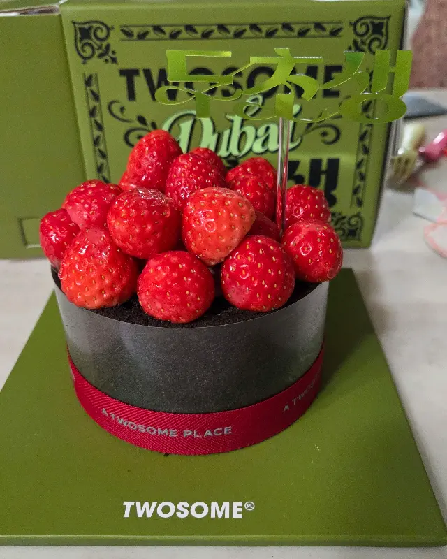 투썸플레이스 두바이 스초생 케이크