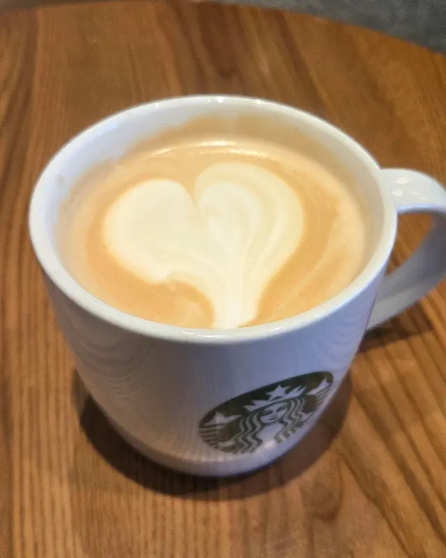 라떼 아트가 예쁜 카페 라떼