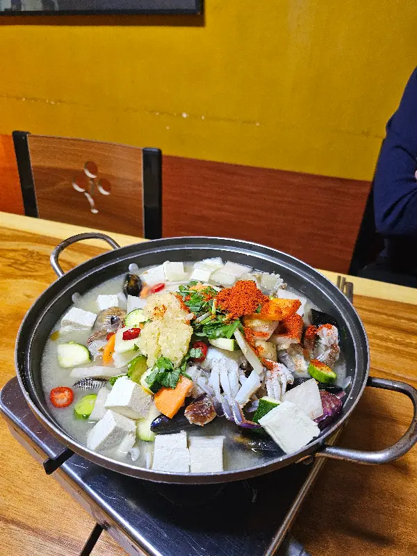 해물된장찌개의 푸짐한 모습