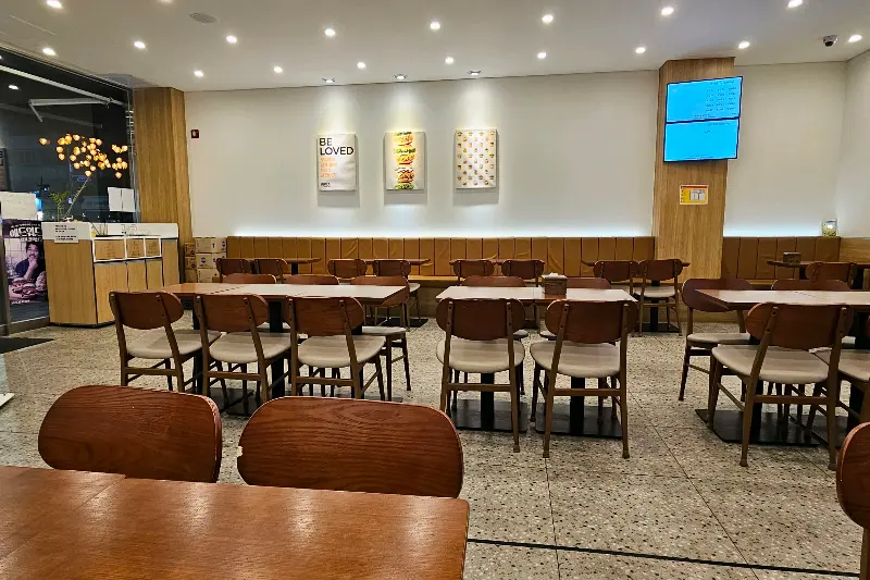 맘스터치 상주점 내부 모습