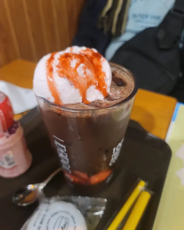 피넛버터초코프라페